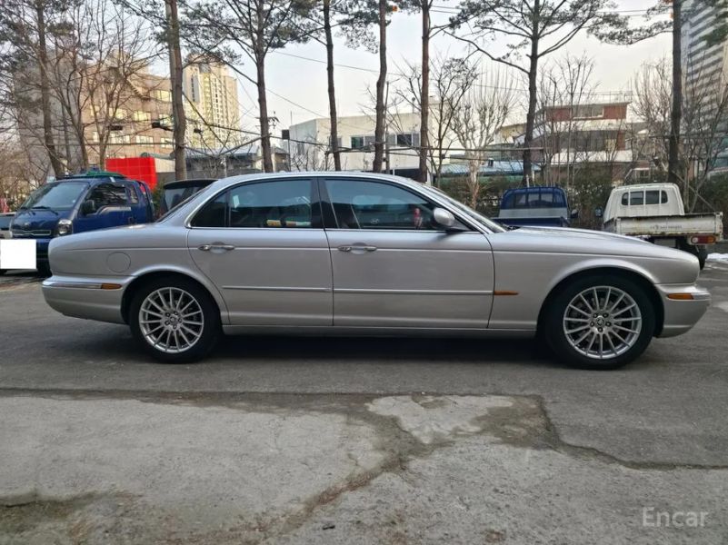 Jaguar XJ-6