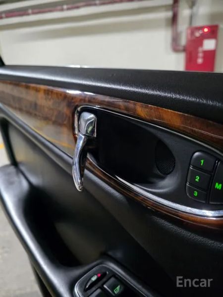 Jaguar XJ-6