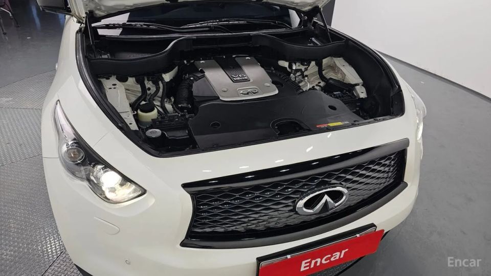 Infiniti QX70