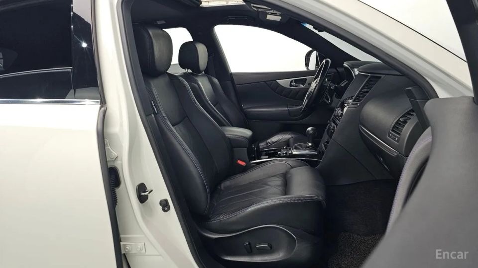 Infiniti QX70