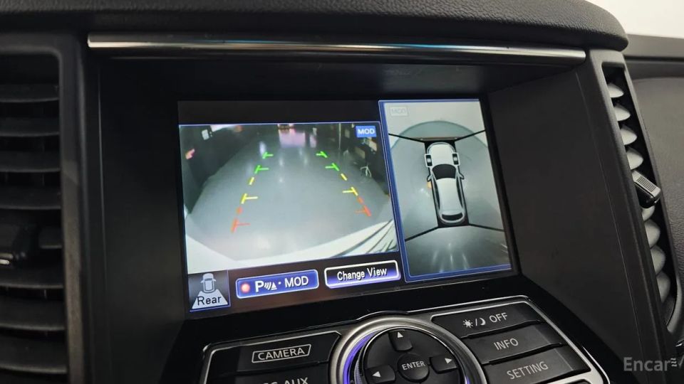 Infiniti QX70