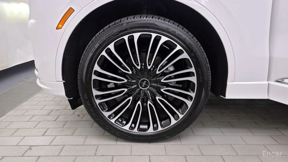 Lincoln Aviator