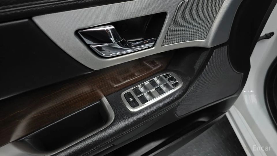 Jaguar xf