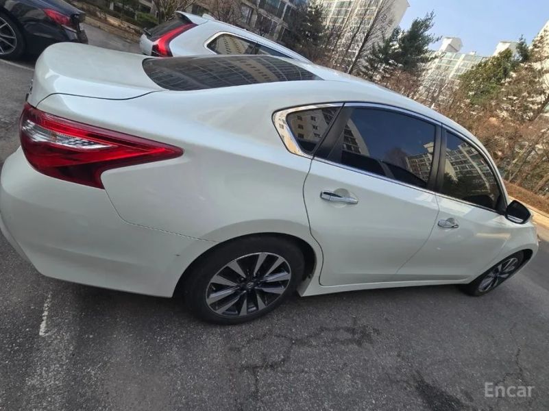 Nissan altima