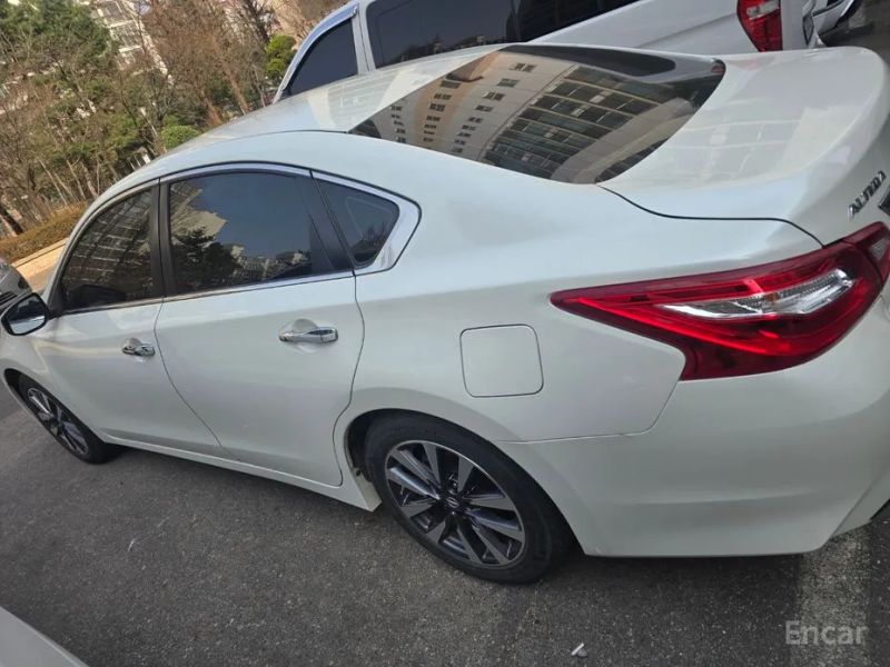 Nissan altima
