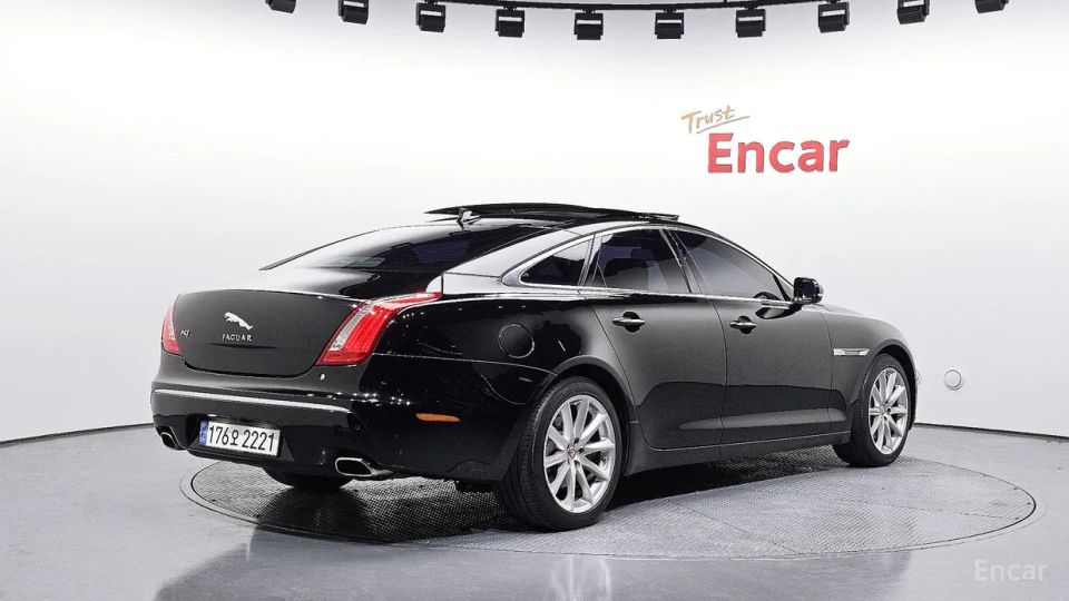 Jaguar XJ