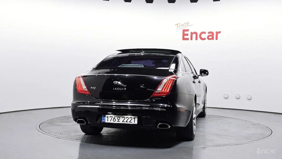 Jaguar XJ
