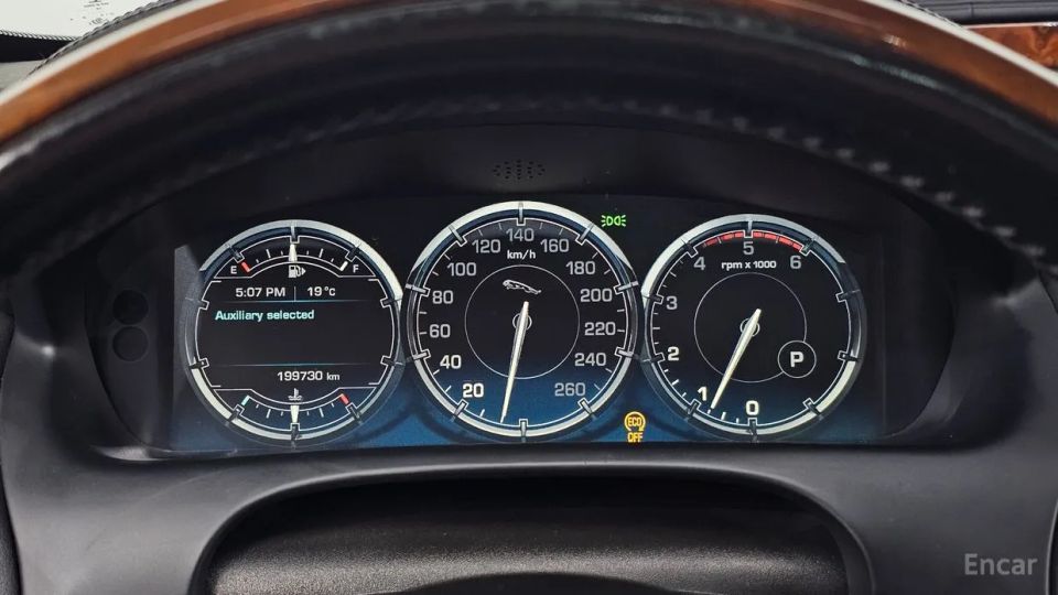 Jaguar XJ