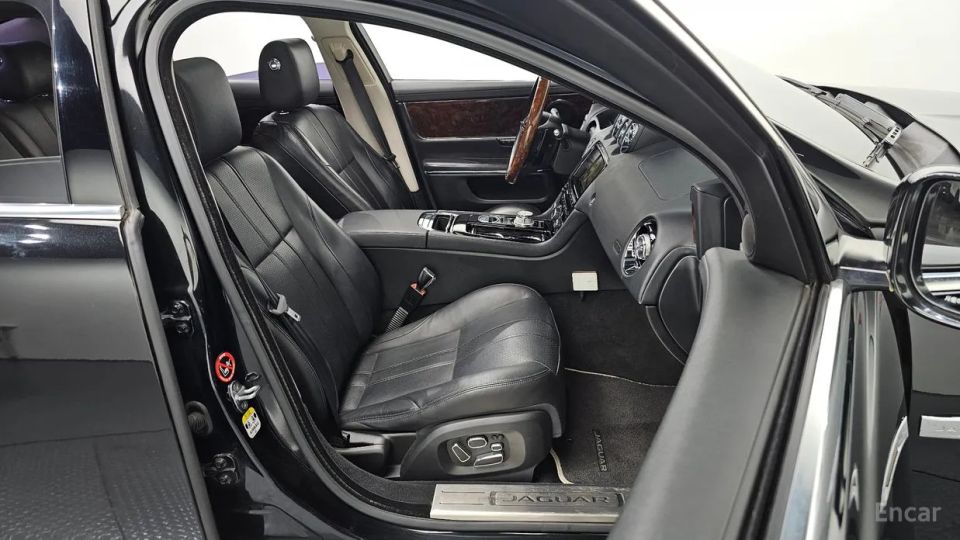Jaguar XJ