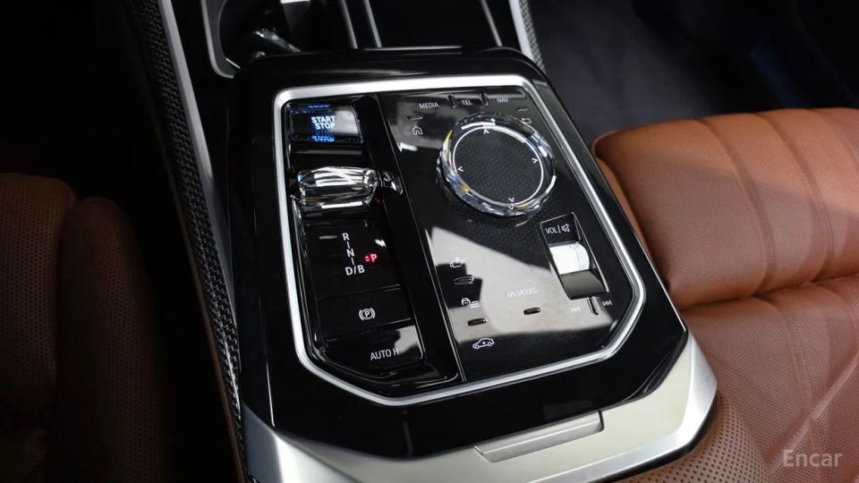 BMW i7