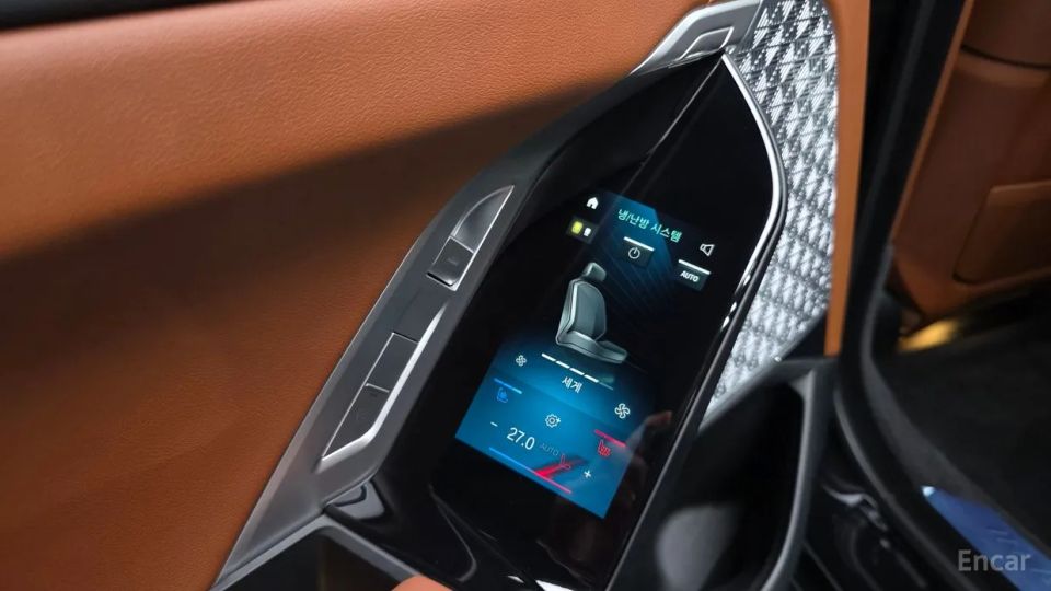 BMW i7