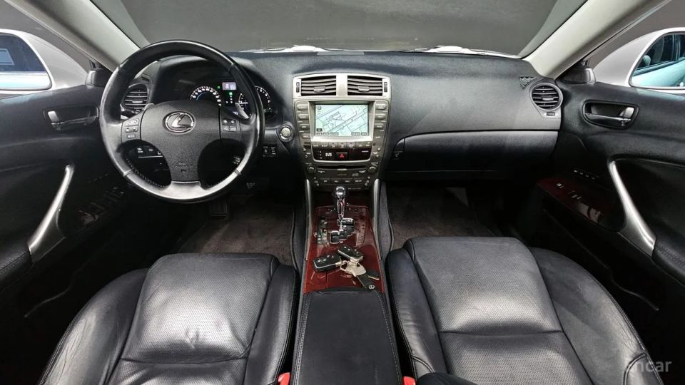 Lexus IS