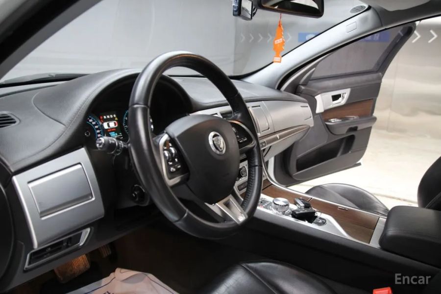 Jaguar xf