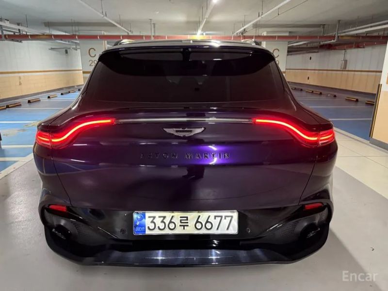 Astonmartin DBX