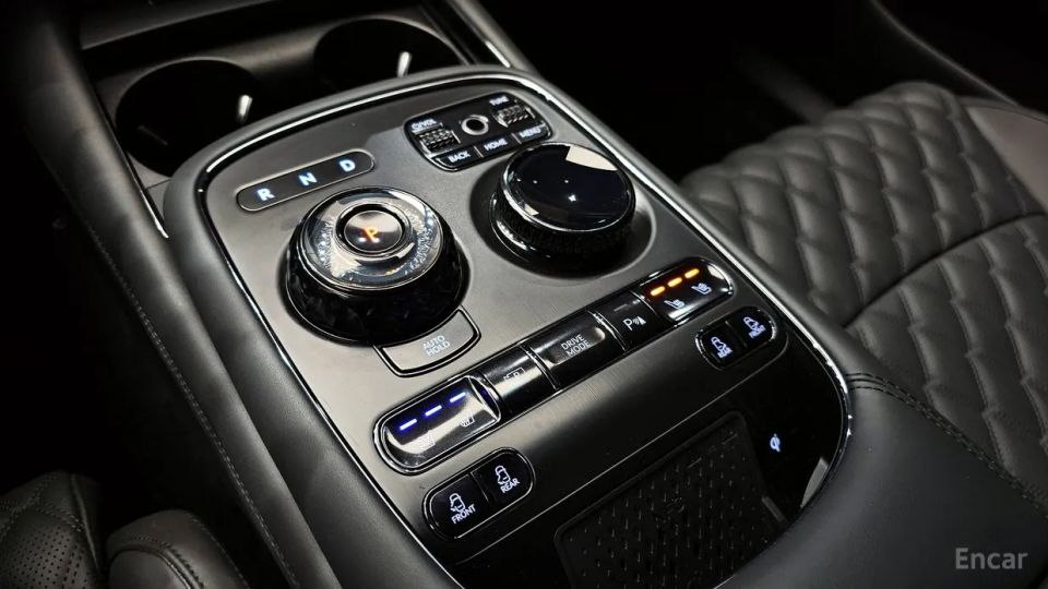 Genesis G90