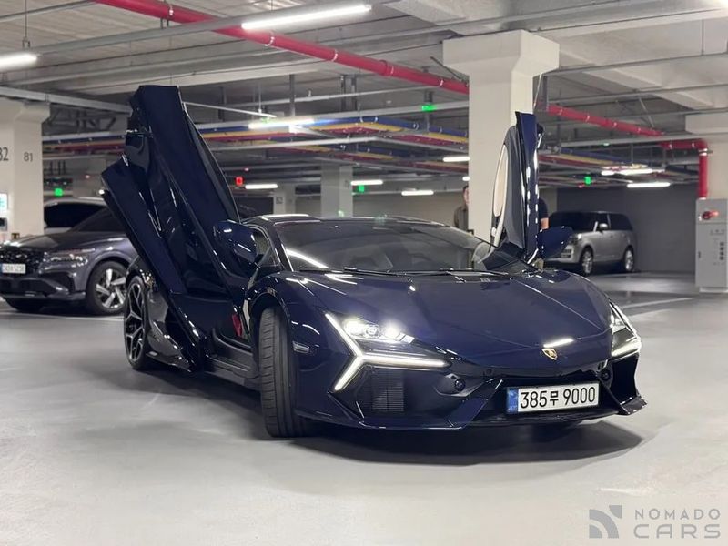 Lamborghini Revuelto