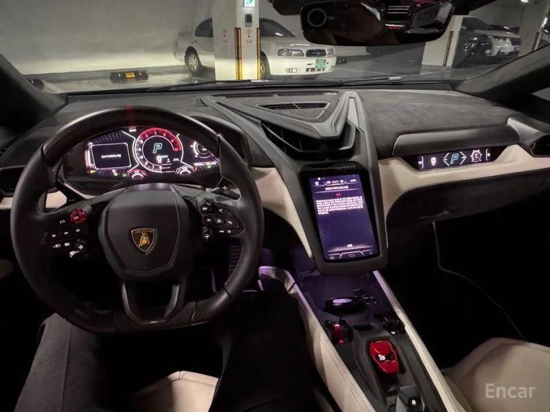 Lamborghini Revuelto