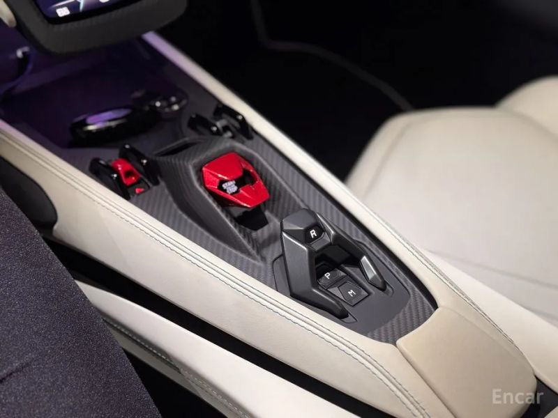 Lamborghini Revuelto