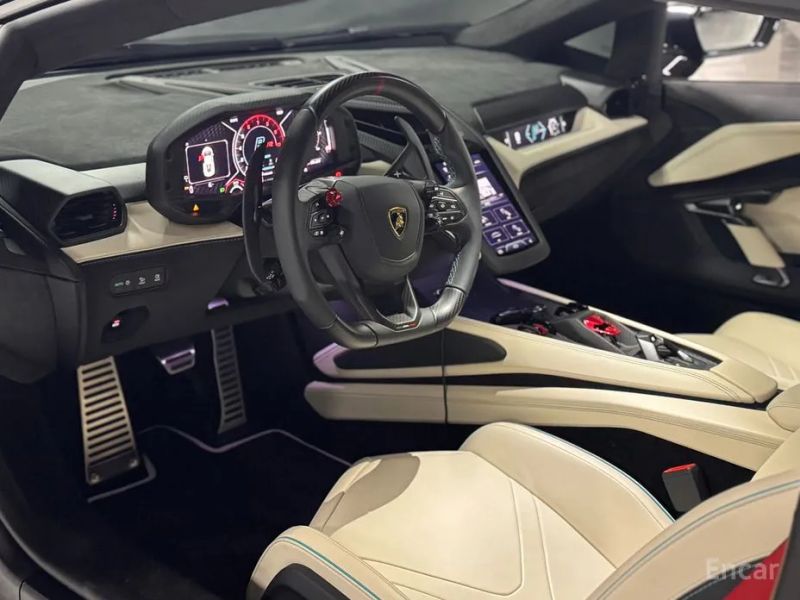 Lamborghini Revuelto