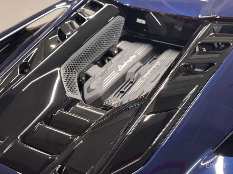 Lamborghini Revuelto