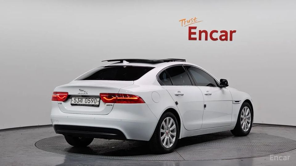Jaguar XE