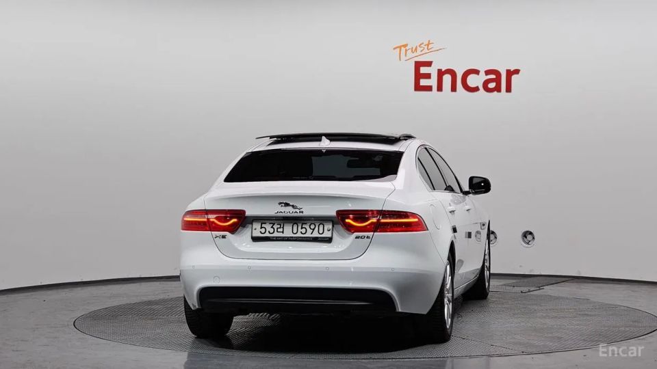 Jaguar XE