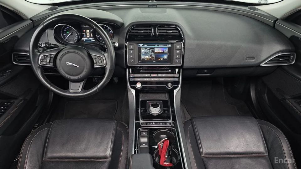 Jaguar XE