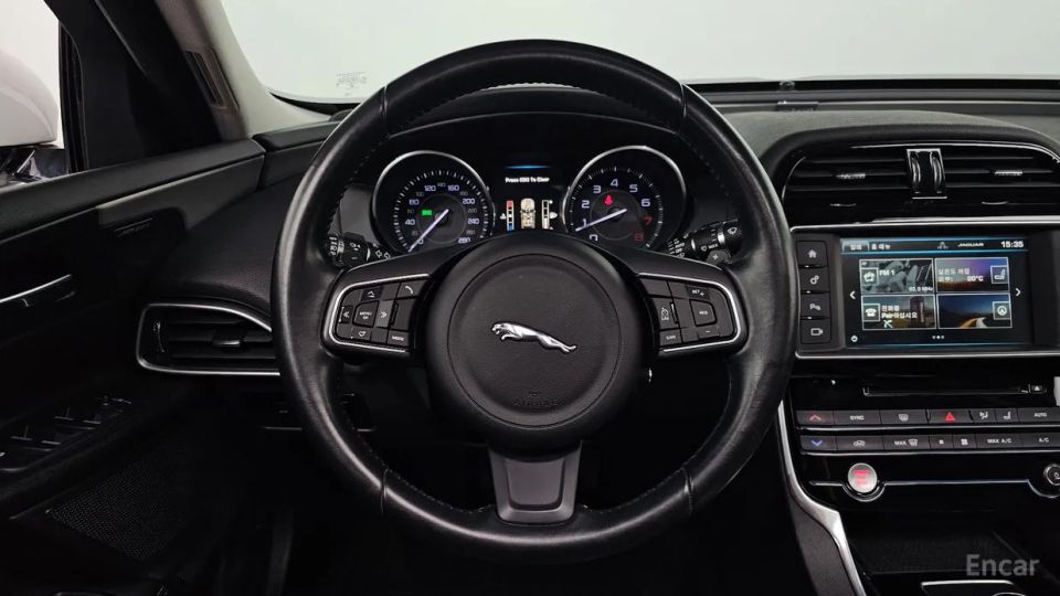 Jaguar XE