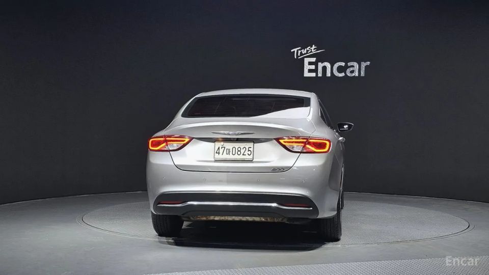 Chrysler 200