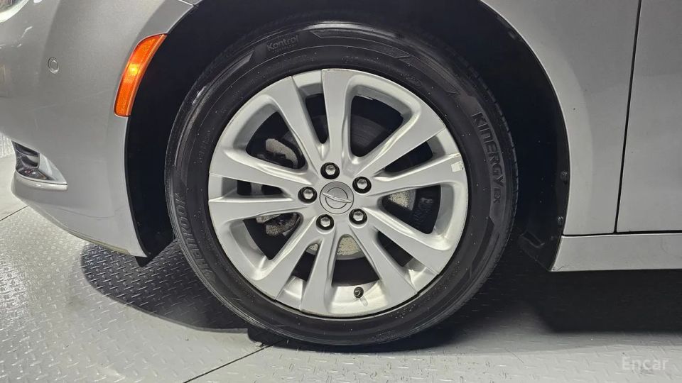 Chrysler 200