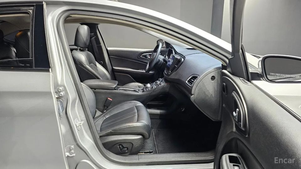 Chrysler 200