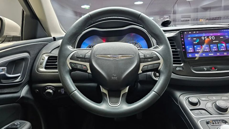 Chrysler 200