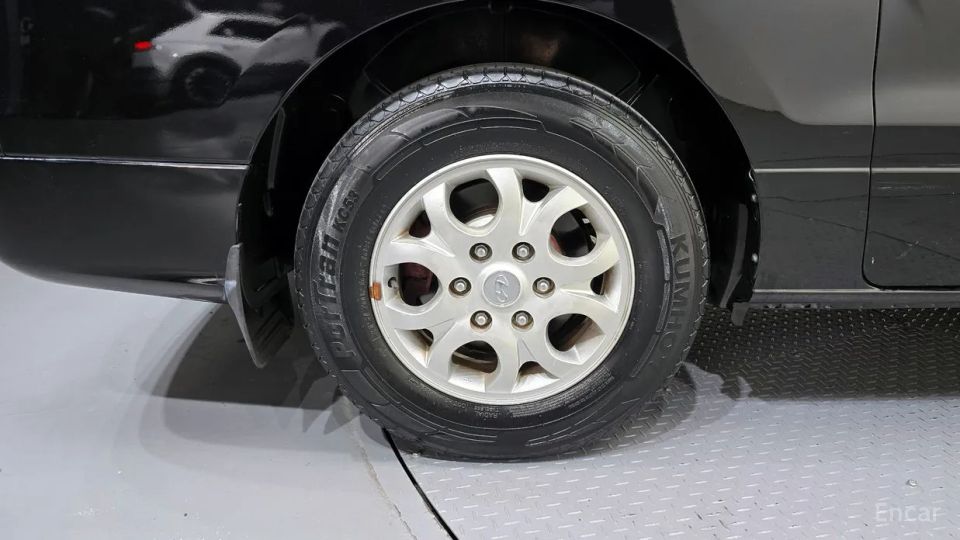 Hyundai Starex