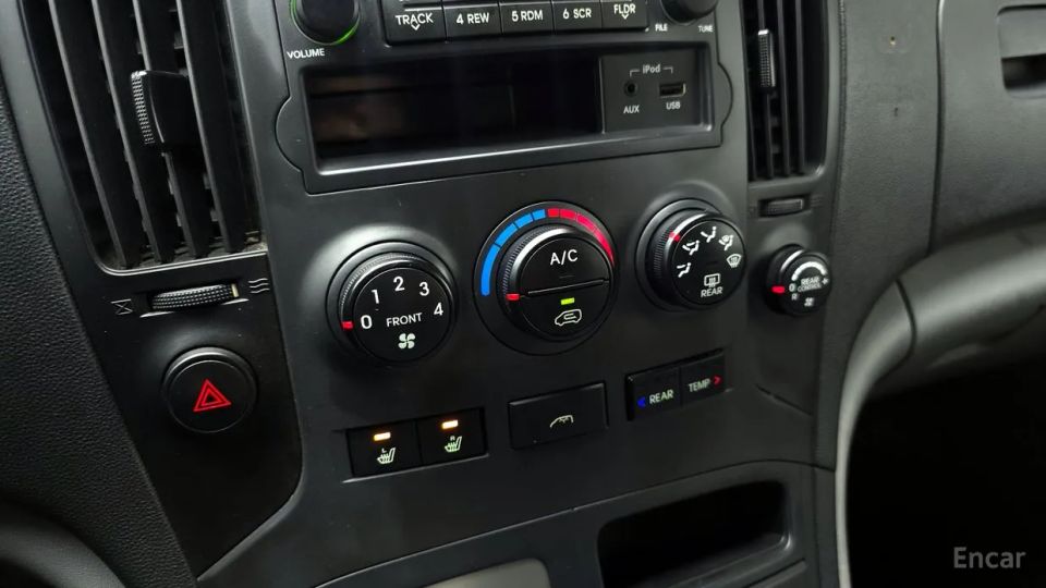 Hyundai Starex