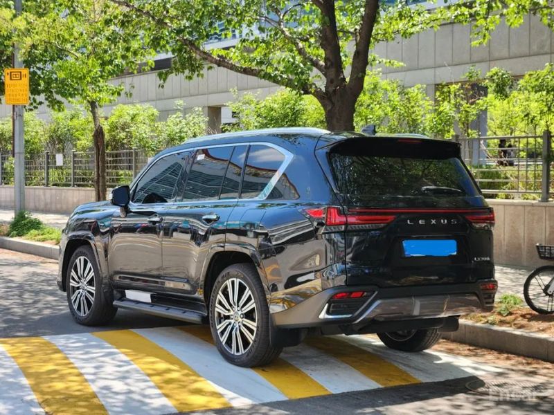 Lexus LX