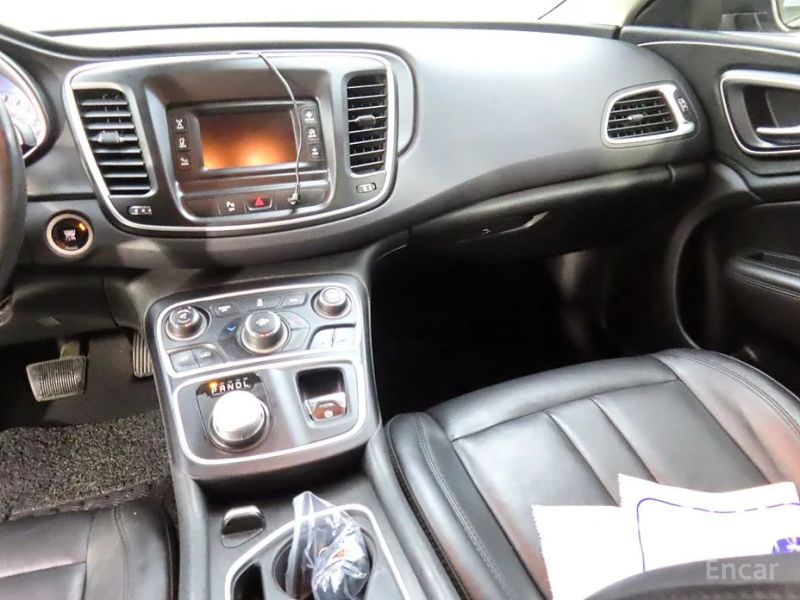 Chrysler 200