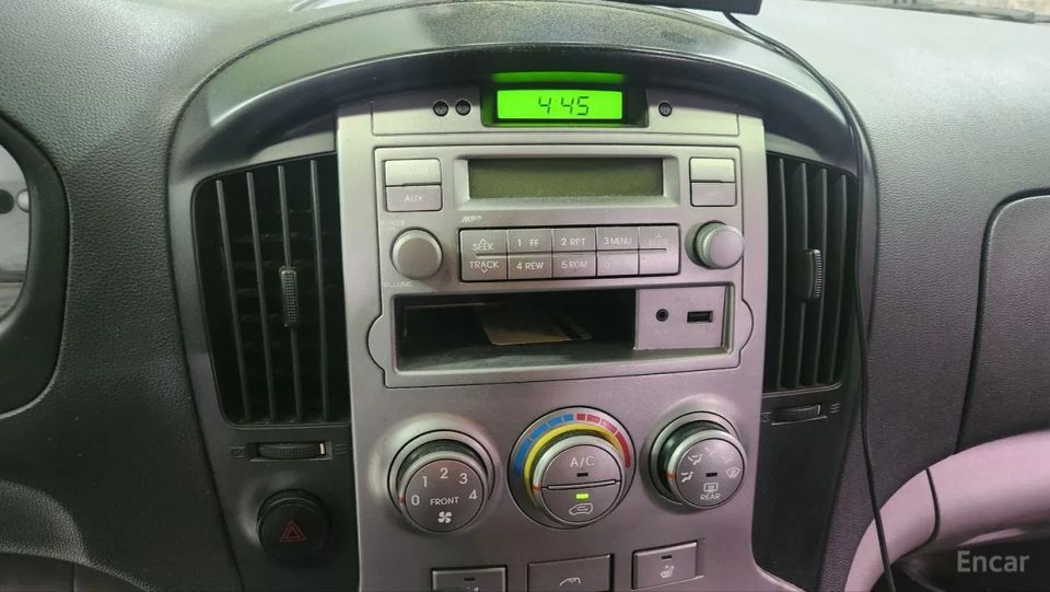 Hyundai Starex