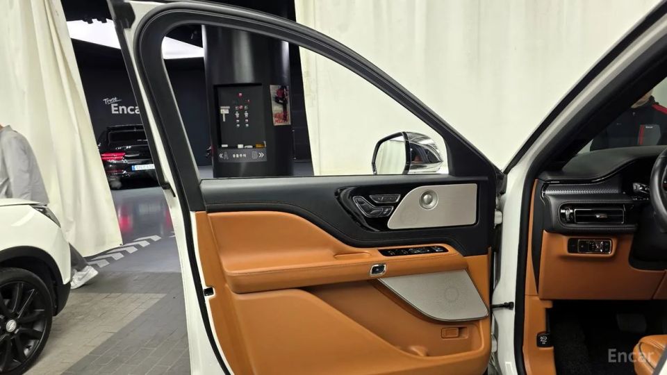 Lincoln Aviator