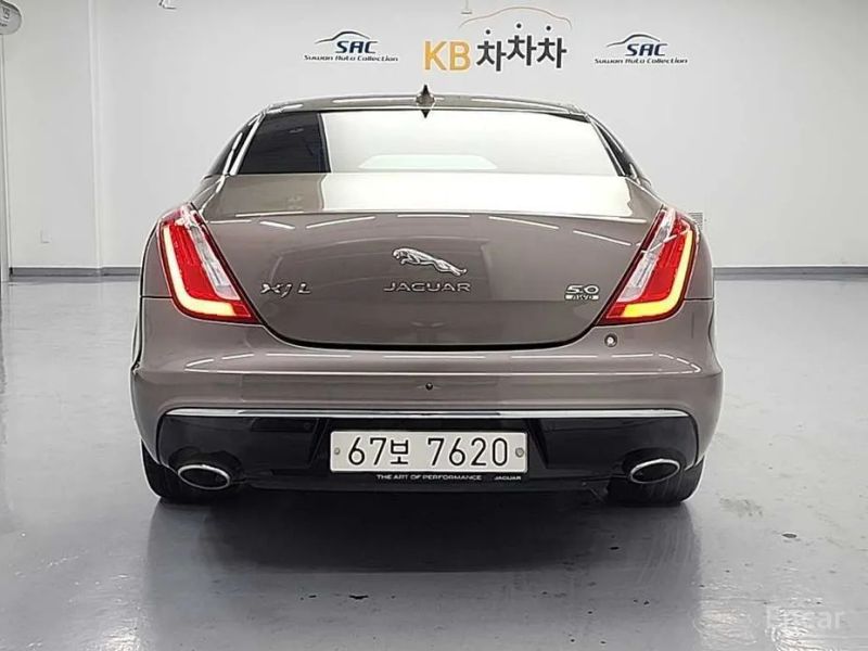 Jaguar XJ