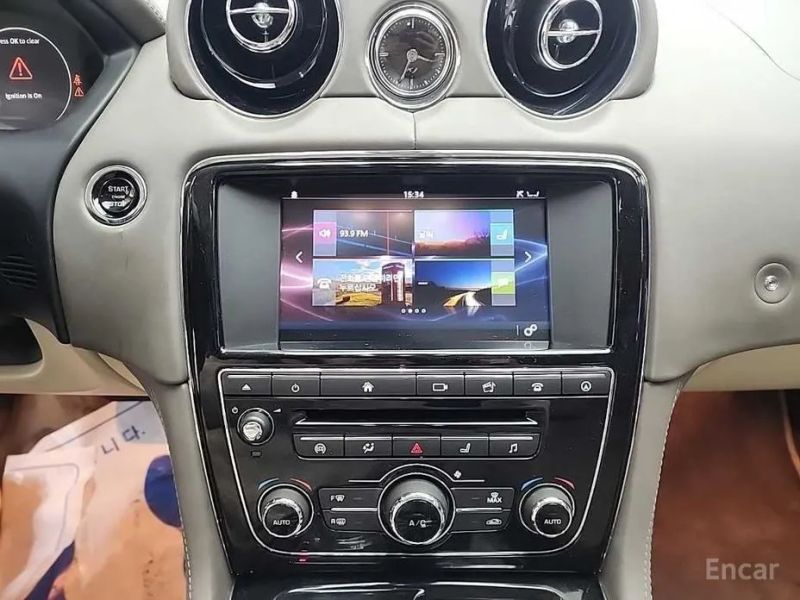 Jaguar XJ