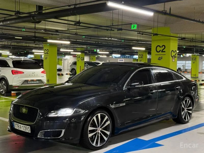 Jaguar XJ
