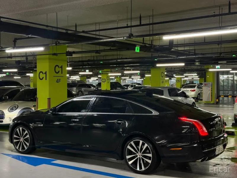 Jaguar XJ