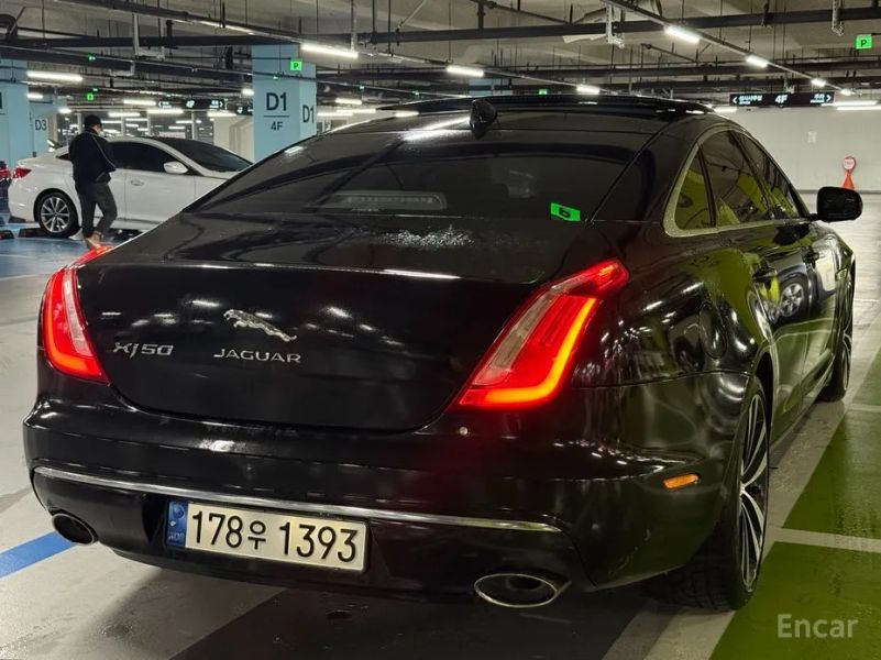 Jaguar XJ