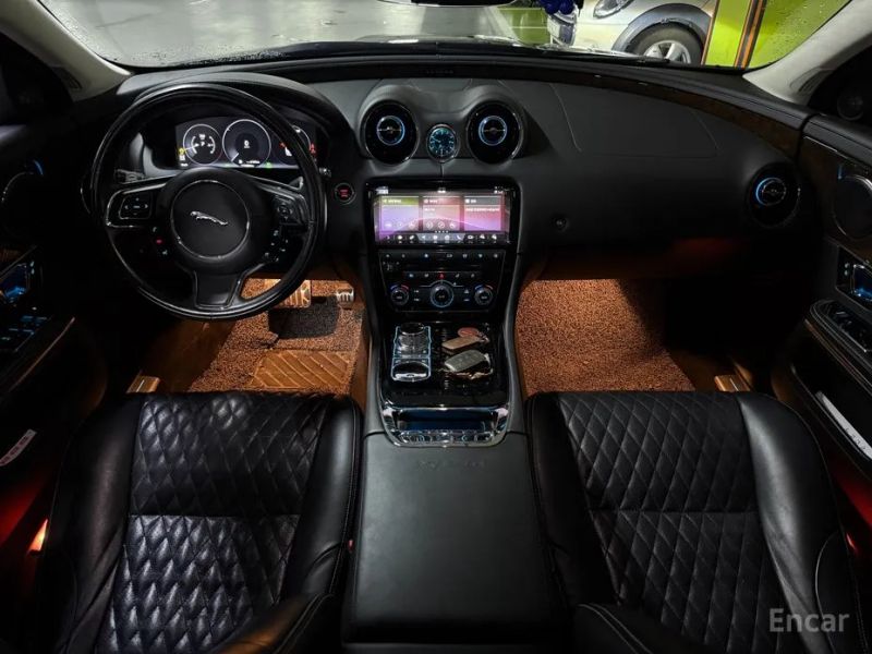 Jaguar XJ
