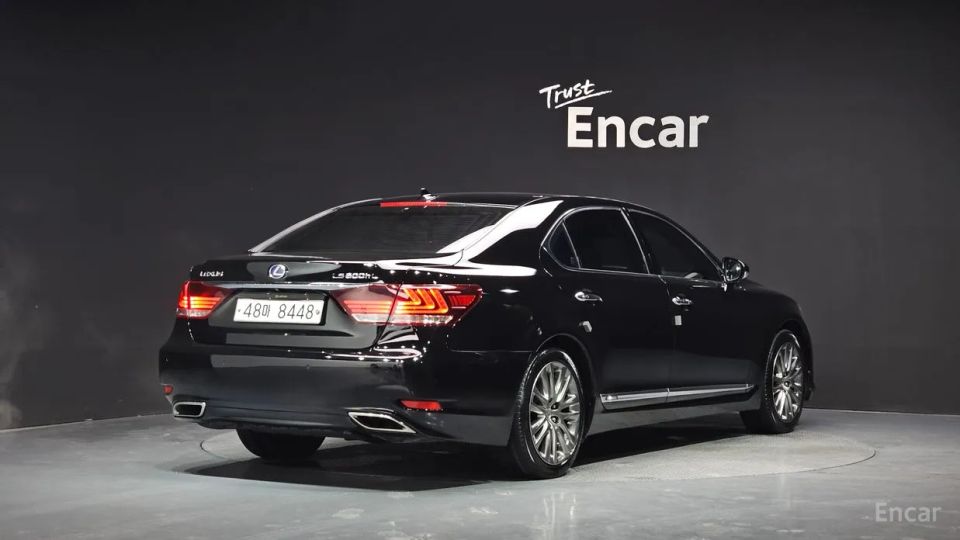 Lexus LS