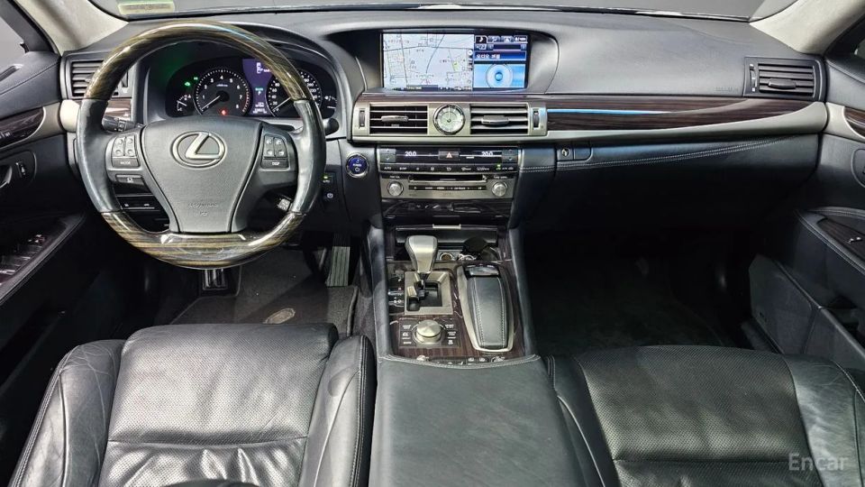 Lexus LS