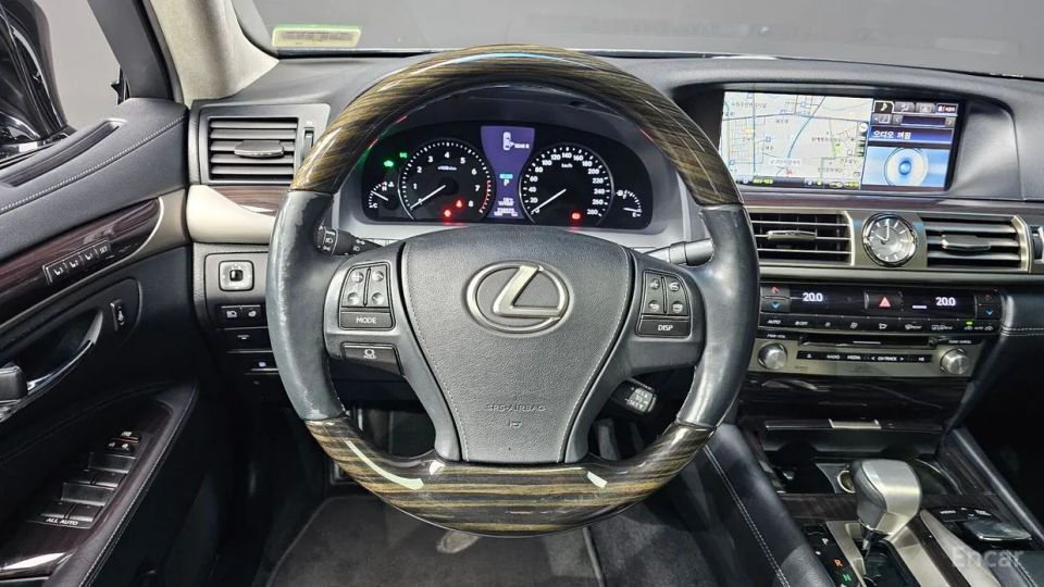 Lexus LS
