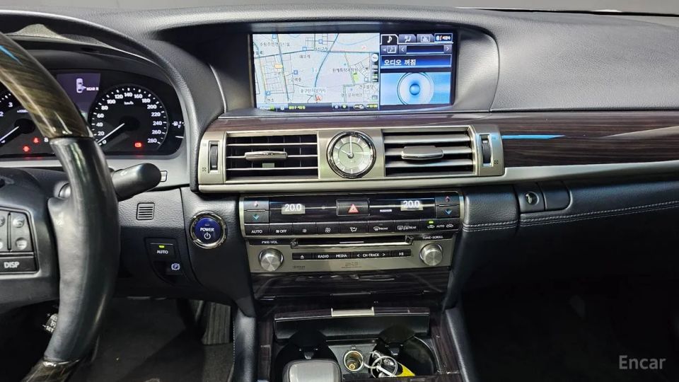 Lexus LS