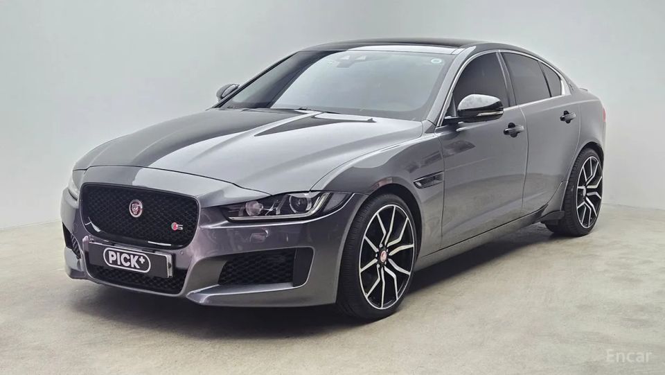 Jaguar XE