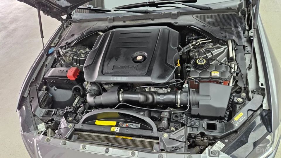 Jaguar XE